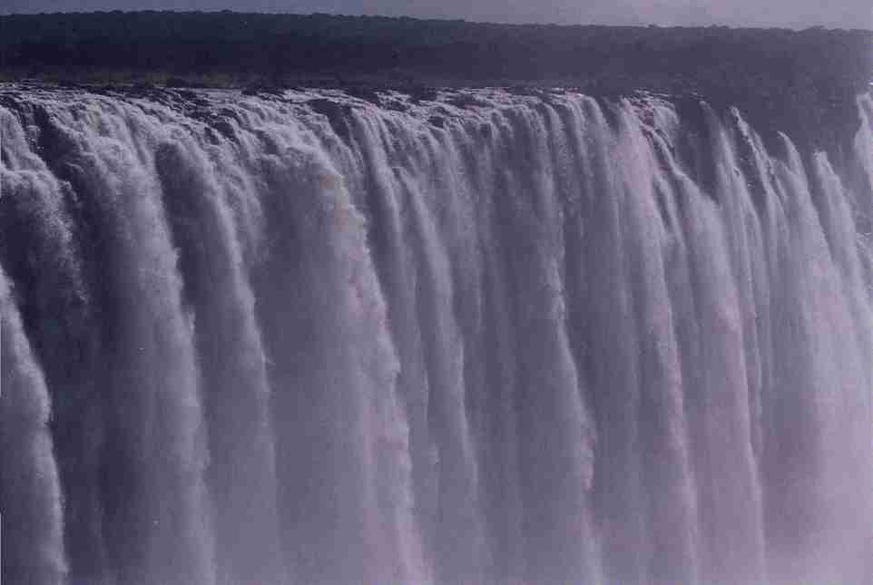 A leur hauteur maximale les chutes atteignent plus de 100 mtres.